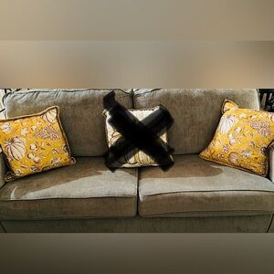 2X Love Marlo Inc. Rare! Pair accent pillows 20” fall autumn pumpkin harvest